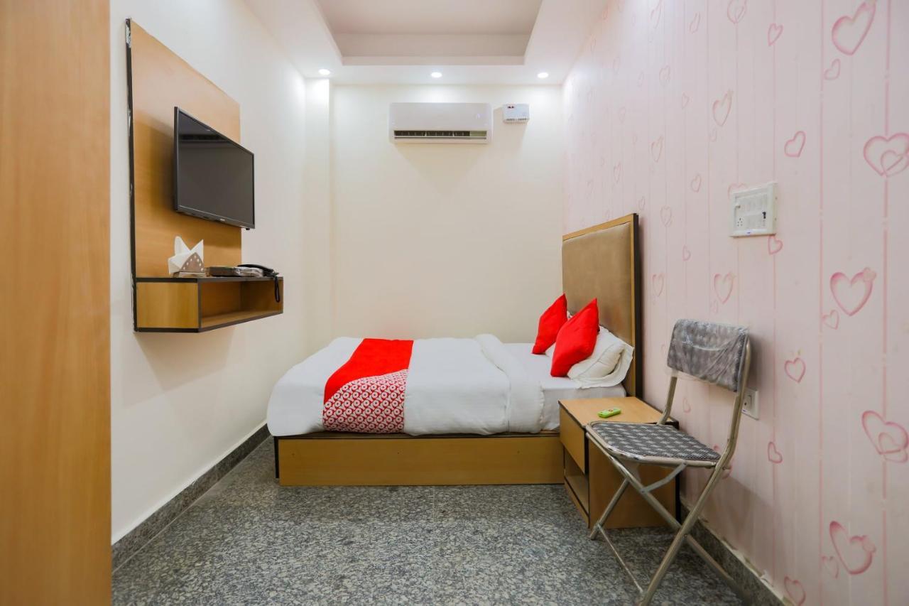 Oyo Flagship 7705 The Sky Residency New Delhi