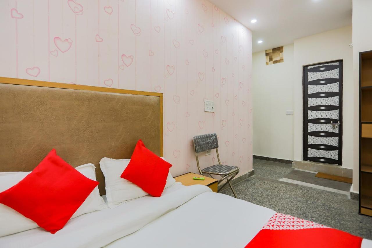 Oyo Flagship 7705 The Sky Residency New Delhi