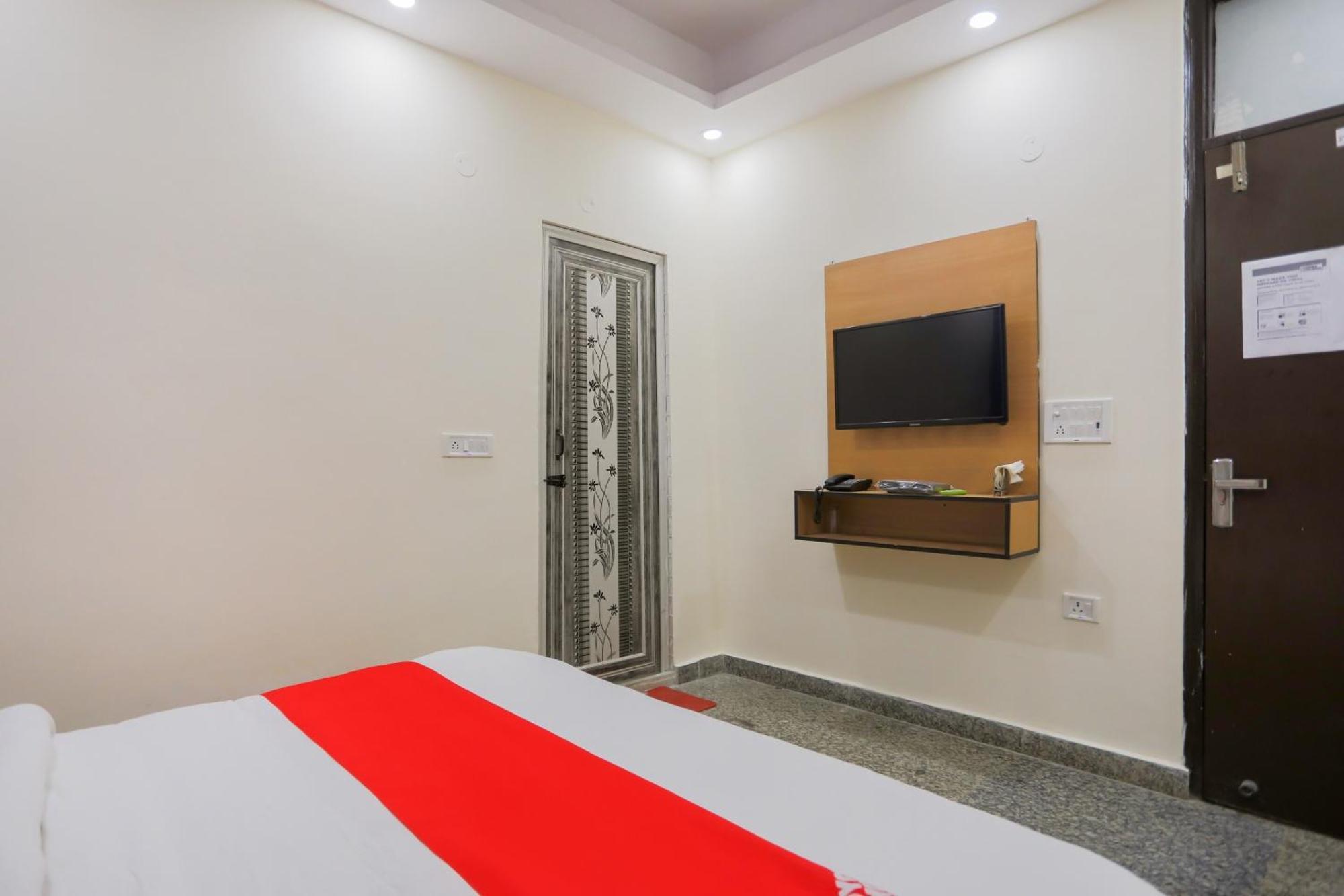 Hotel Oyo Flagship 7705 The Sky Residency New Delhi
