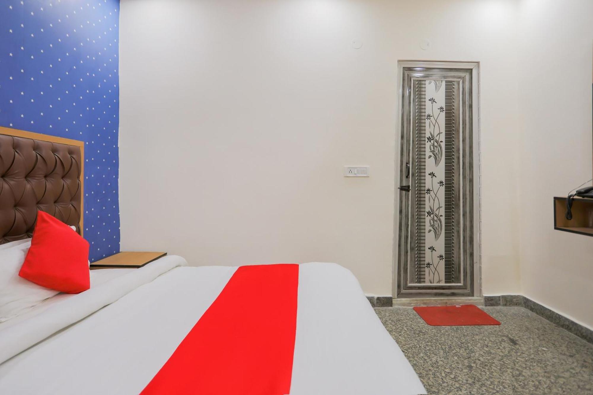 Oyo Flagship 7705 The Sky Residency New Delhi