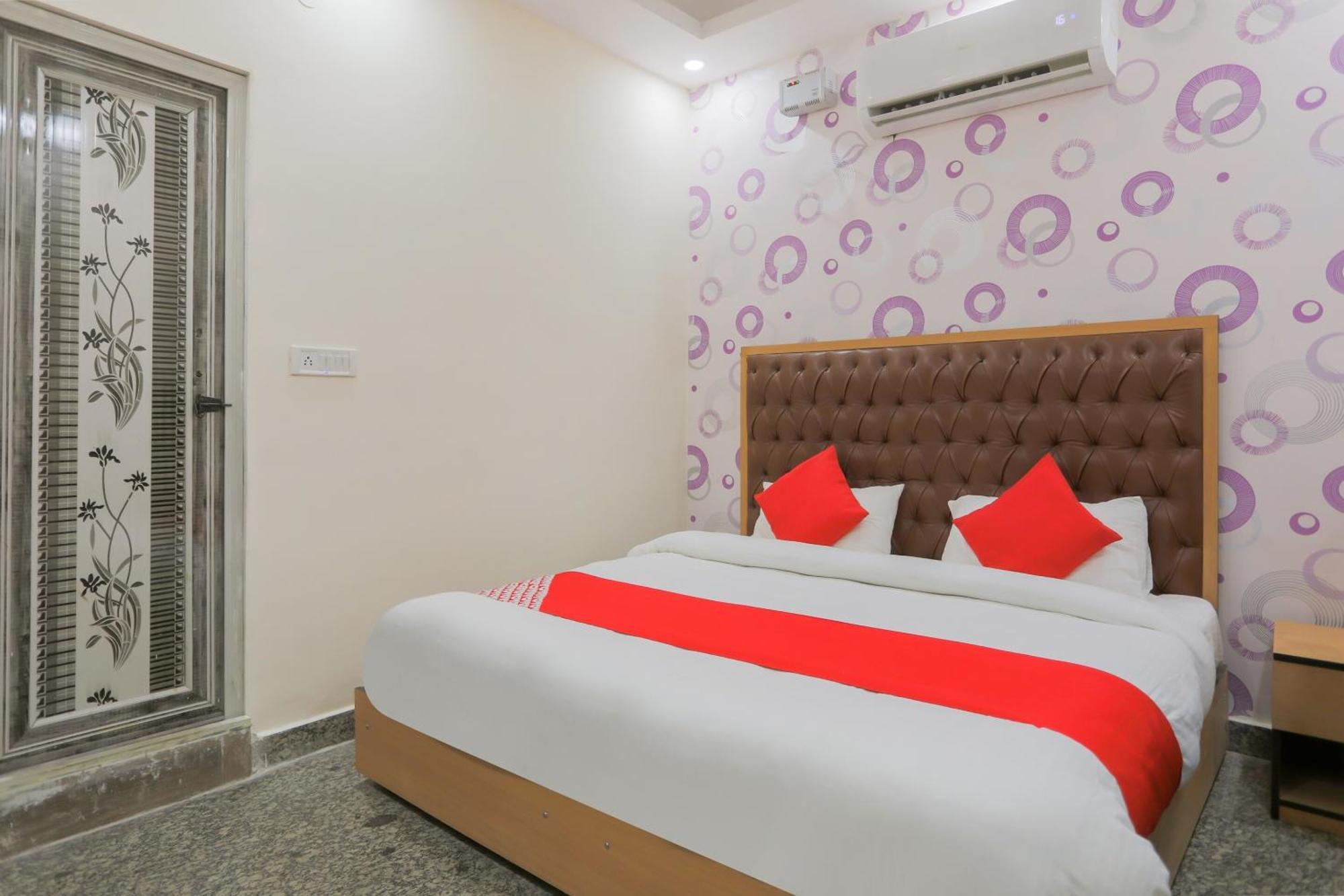 Oyo Flagship 7705 The Sky Residency 3*